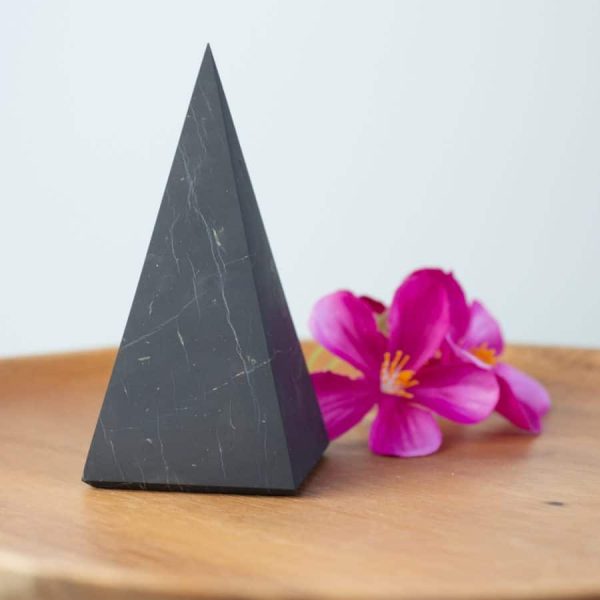 Edelsteen Hoge Piramide Shungiet Ongepolijst | 110 mm - Afbeelding 2
