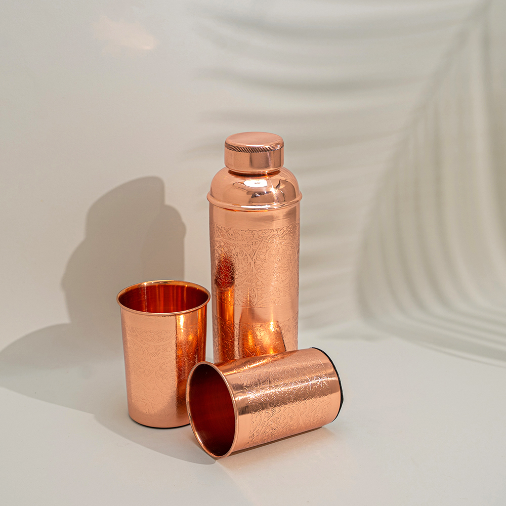 Koperen Set | Fles met 2 Bekers Bloemmotief ±750 ml - Afbeelding 2